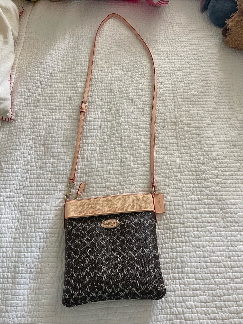 NEW! Never worn! Coach Dark Brown Signature Crossbody with Pale Pink Trim